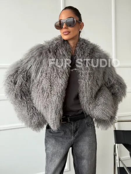 Серая шубка из меха ламы - фото 5