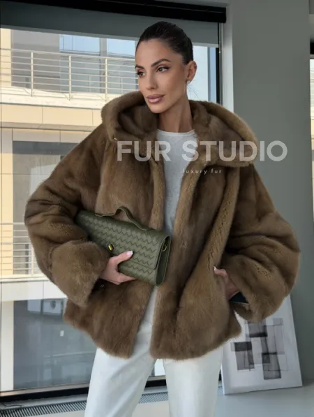 Женский норковый полушубок с капюшоном - фото 9