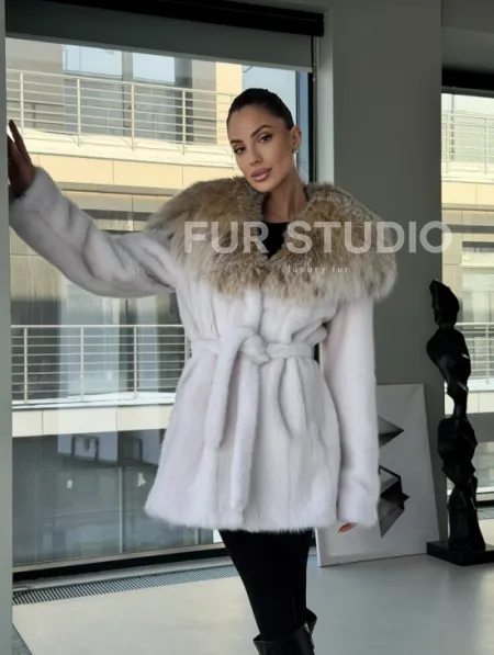 Белая шуба с капюшоном из рыси - фото 20