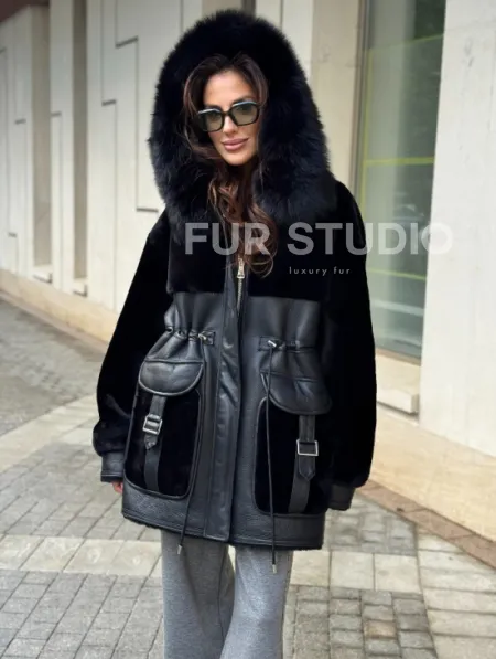 Черная дубленка с капюшоном - фото 4