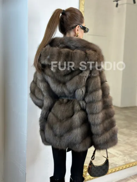 Шуба из меха куницы Dark с капюшоном - фото 2