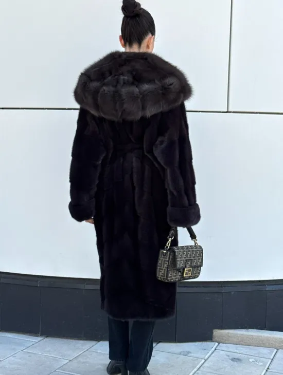 Шуба норковая с капюшоном из меха куница - цвет уголь - фото 9