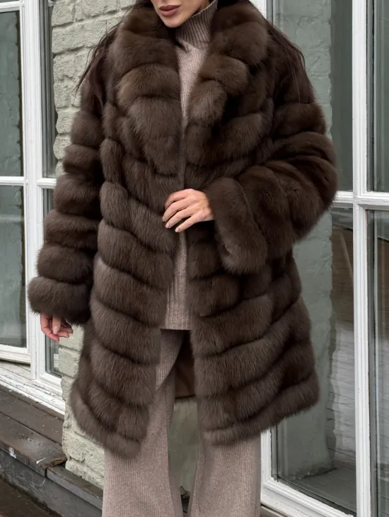 Шуба из меха куницы средней длины цвет темный соболь - фото 3