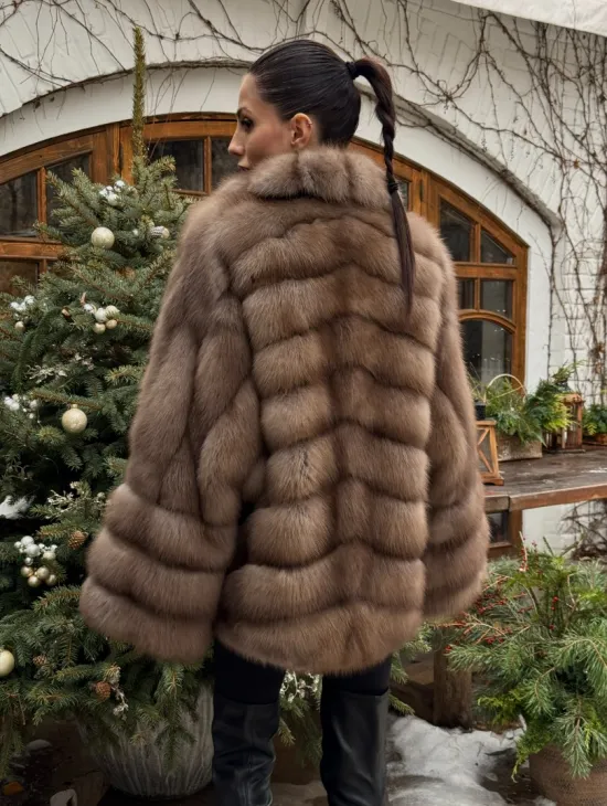 Полушубок оверсайз из меха куницы с английским воротником - фото 11