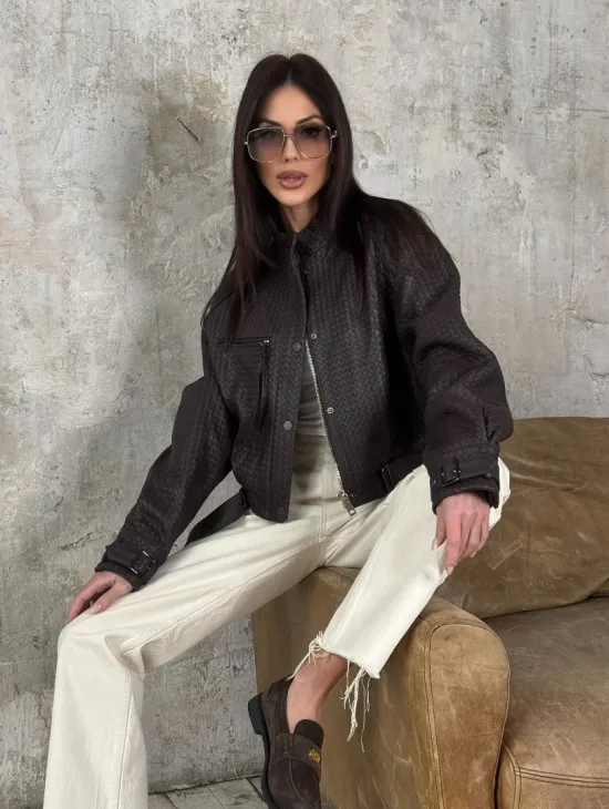 Женский бомбер из натуральной плетёной кожи - фото 10