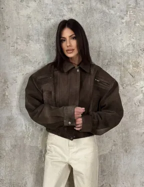 Современный кроп - бомбер из натуральной замши - фото 9