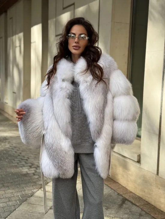 Шуба из меха альпийской лисы  