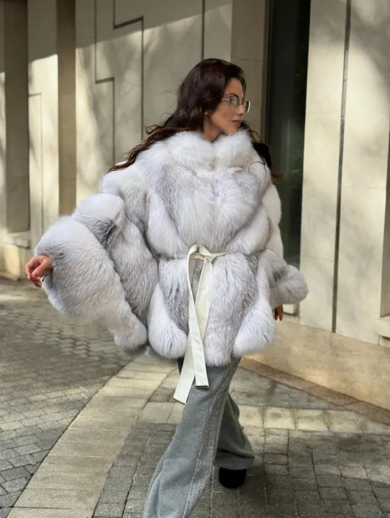 Шуба из меха альпийской лисы  