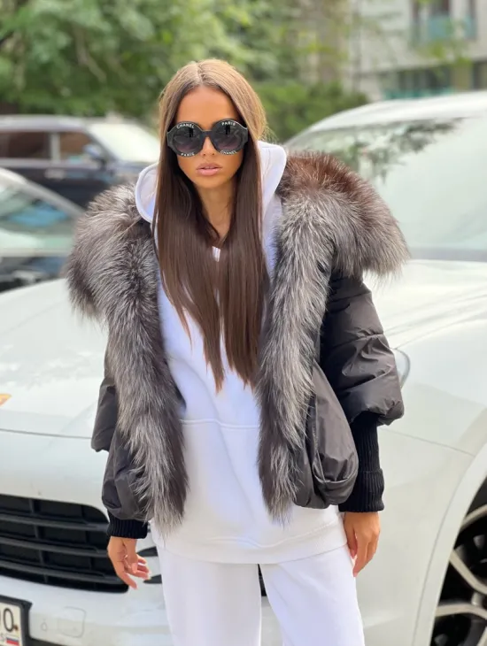 Пуховик с воротником из чернобурой лисы - фото 3