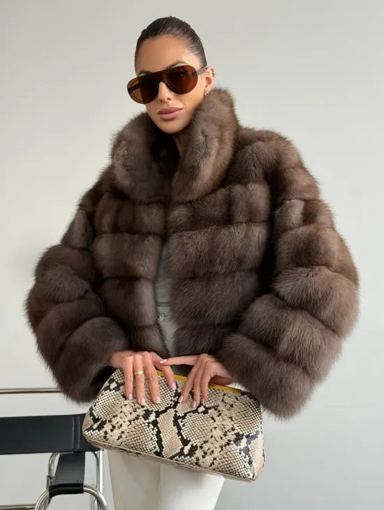 Короткая шуба из куницы - цвет трюфель - фото 5