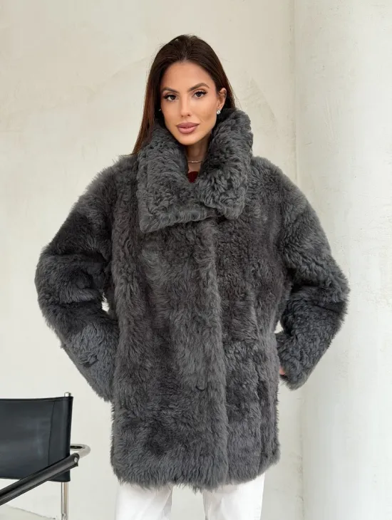 Серая дубленка из тиградо - фото 12