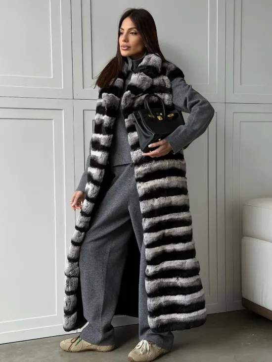 Меховой жилет из шиншиллового кролика - фото 9