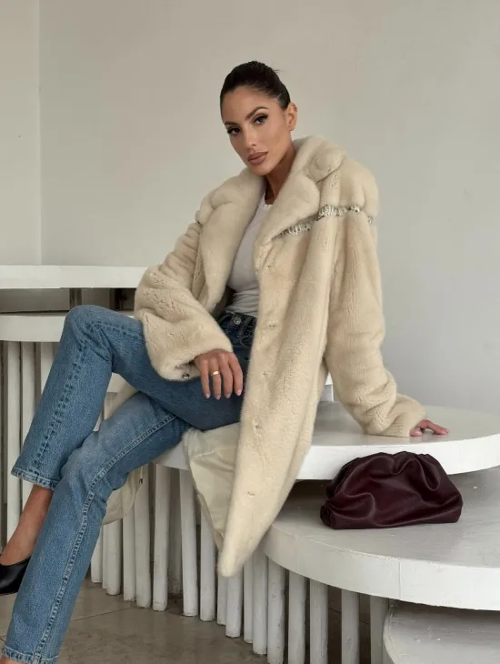 Шуба из аукционной норки с отделкой из кожи в цвете жемчуг - фото 11