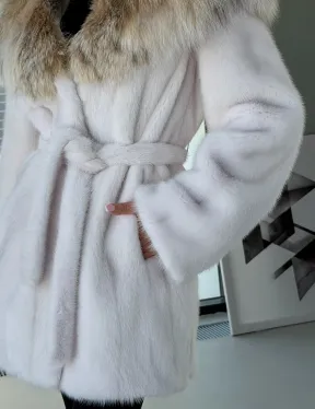 Белая шуба с капюшоном из рыси - фото 1